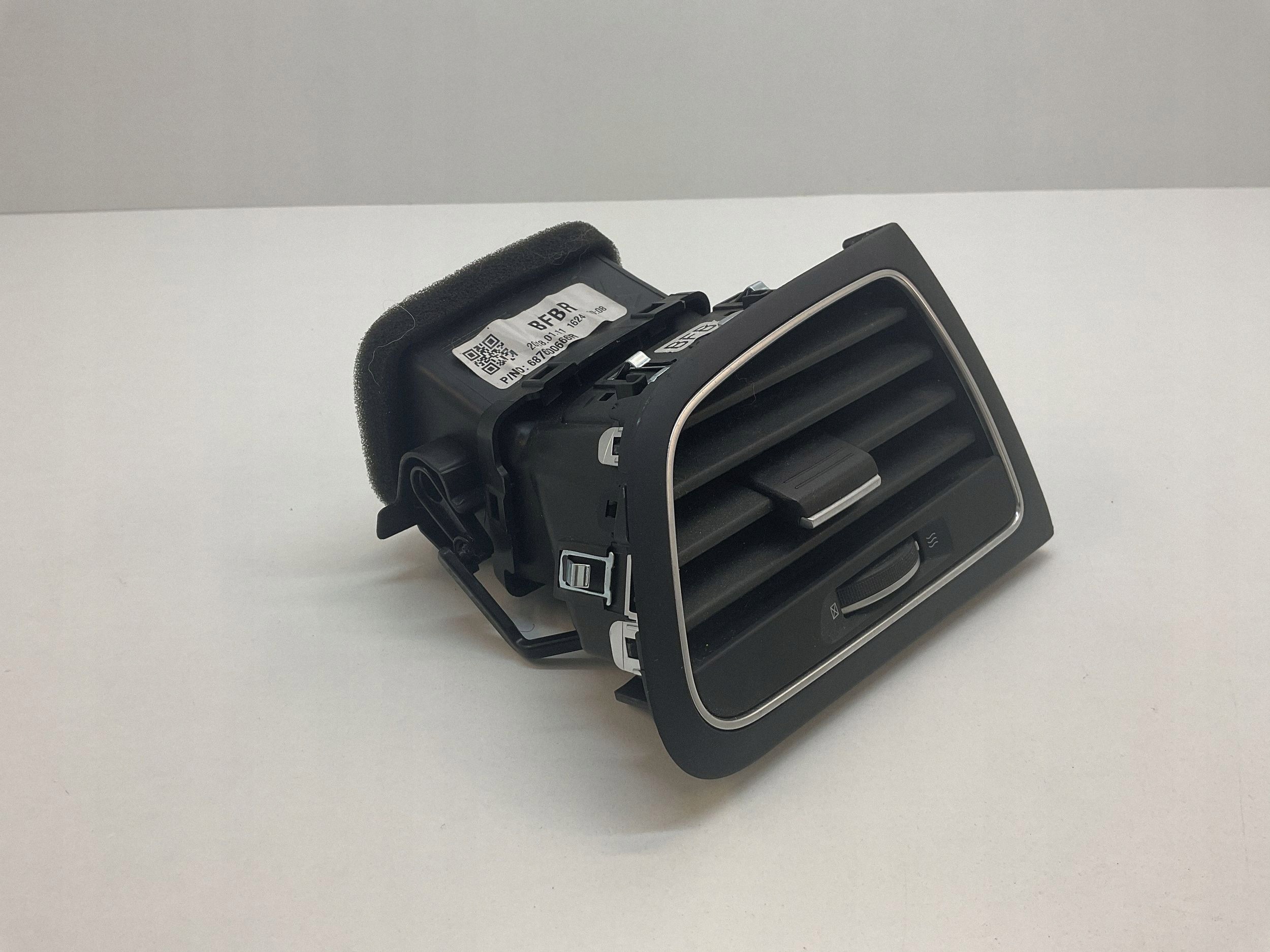 Renault Megane IV ilmastointiritilä oikea 687600666R