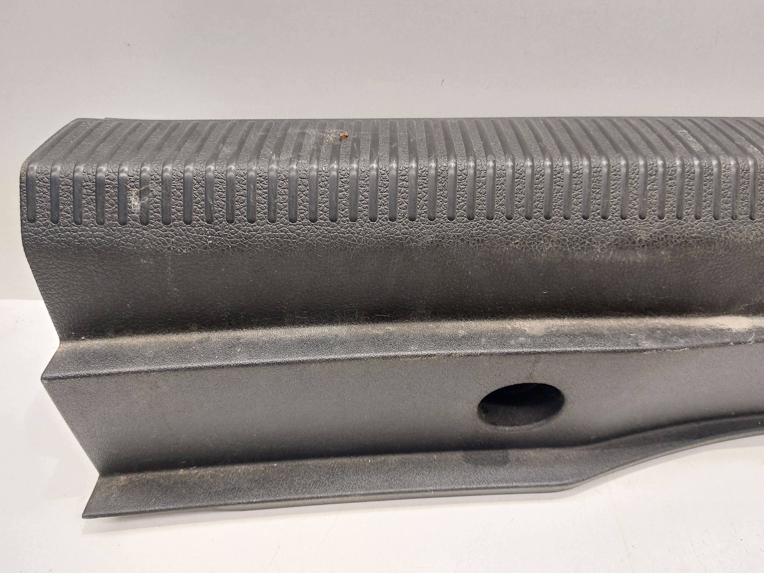Kuormatilan kynnyssuoja VW Golf V 1K9862459A