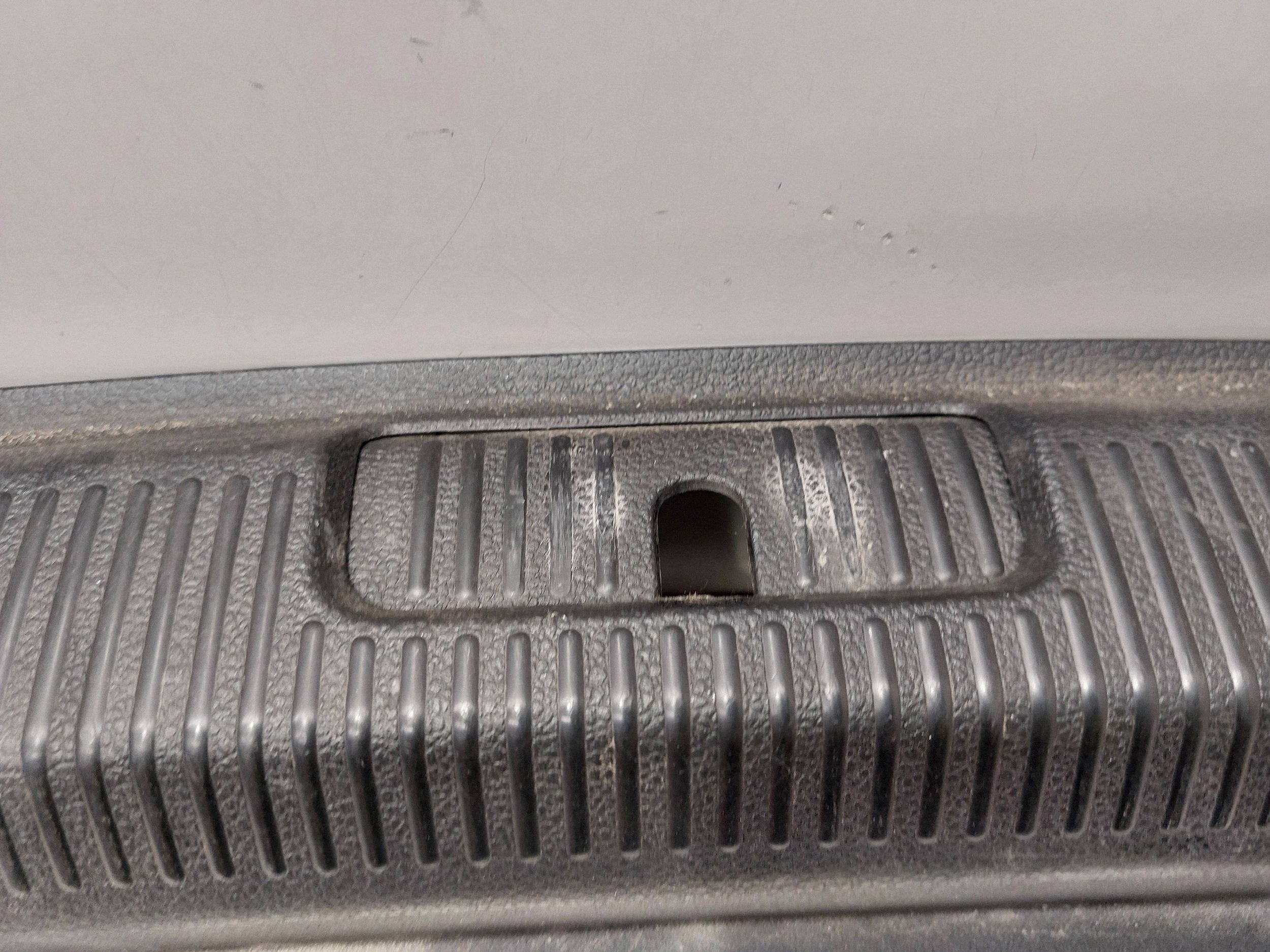 Cubrepaso Maletero Trasero VW Golf V 1K9862459A image 4