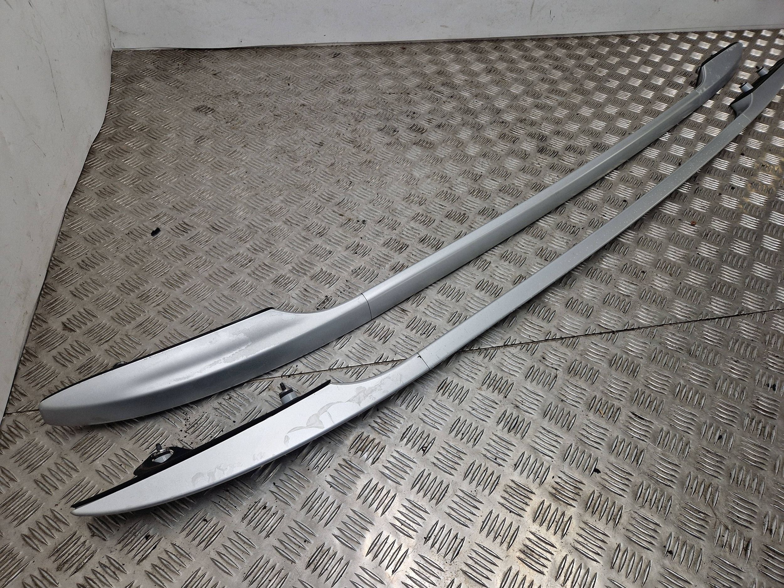Kattotelineet Renault Megane III 03803400