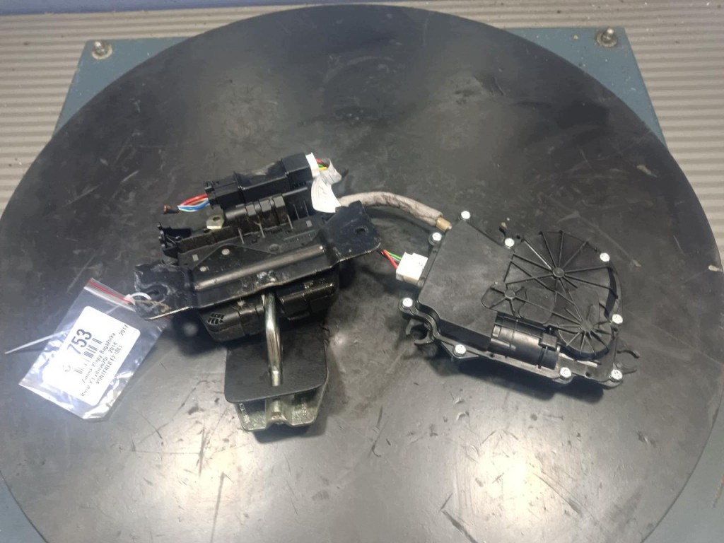 BMW F25 Takaluukun Lukko 912935 W-31753