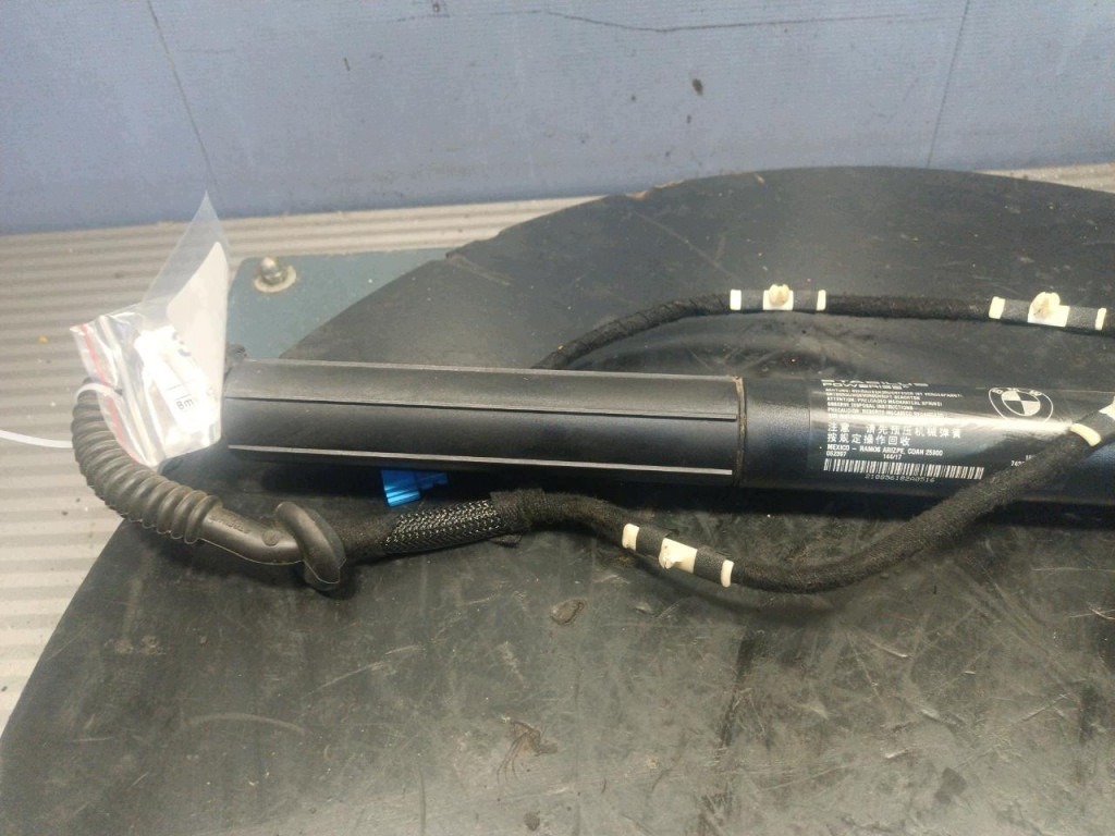 BMW X3 F25 Oikea läpän toimilaite 7432742