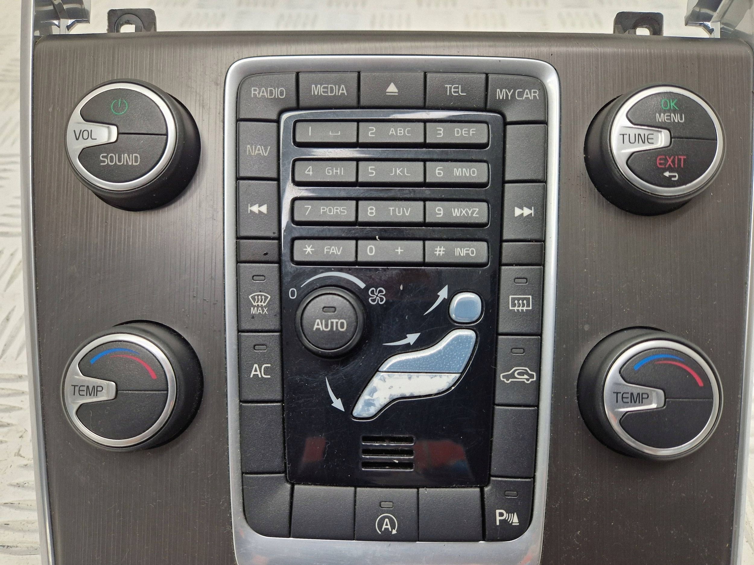 Panneau de climatisation Volvo V60 2012 (OEM 8632427) image 6