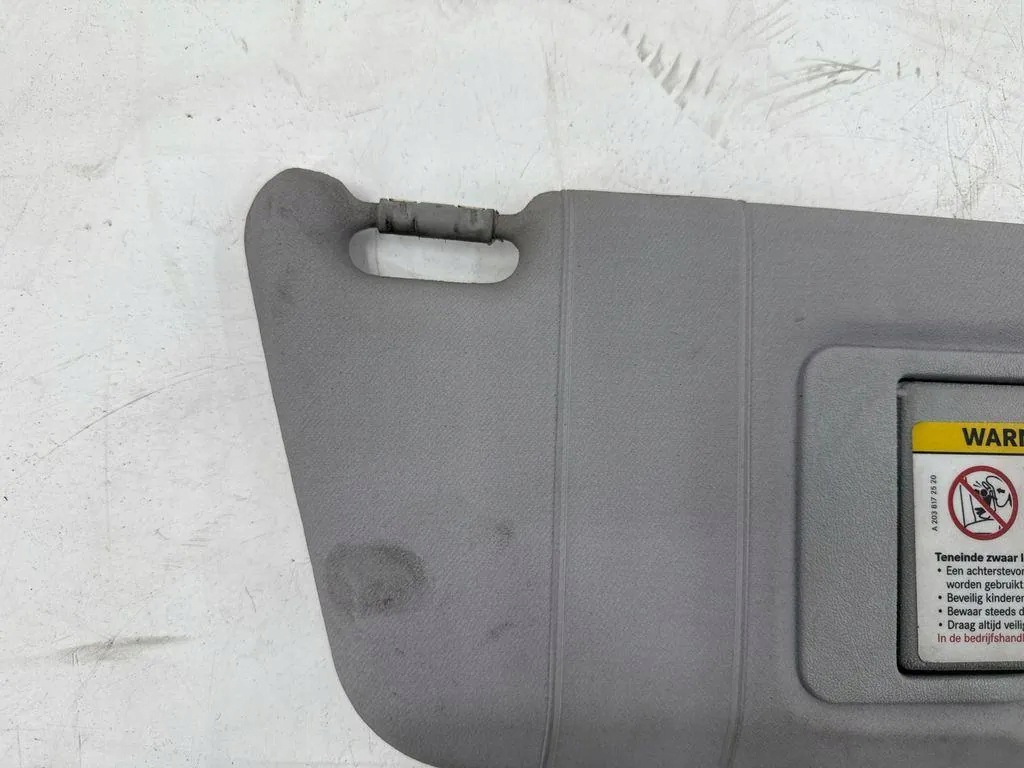 Solskydd fram höger Mercedes C W203 2003 A2038172520 image 3