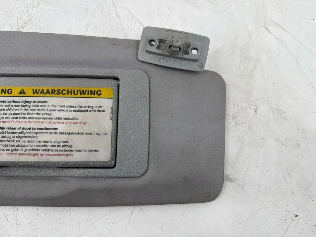 Solskydd fram höger Mercedes C W203 2003 A2038172520 image 6