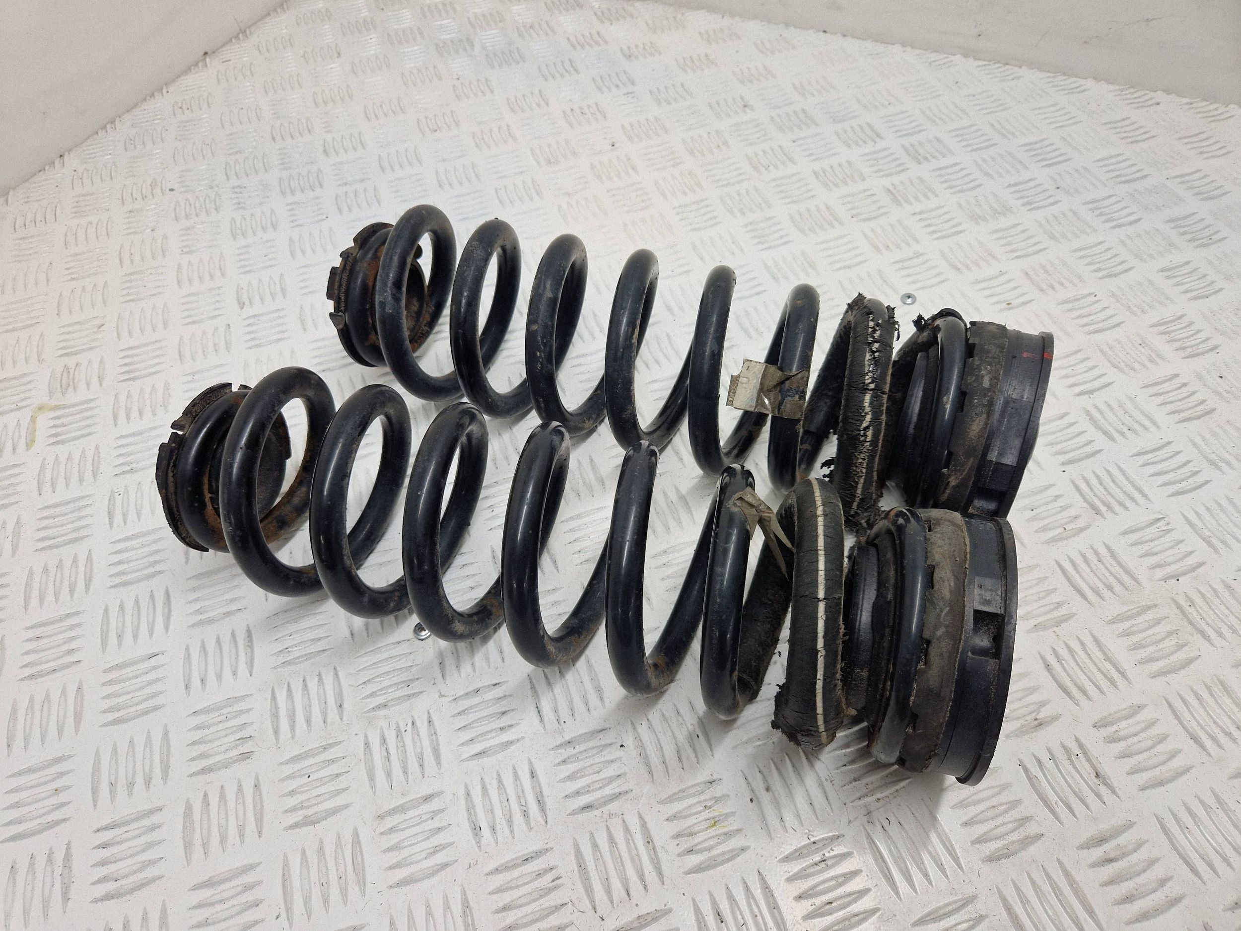 Mola Traseira Mercedes-Benz ML W164 UVY60972
