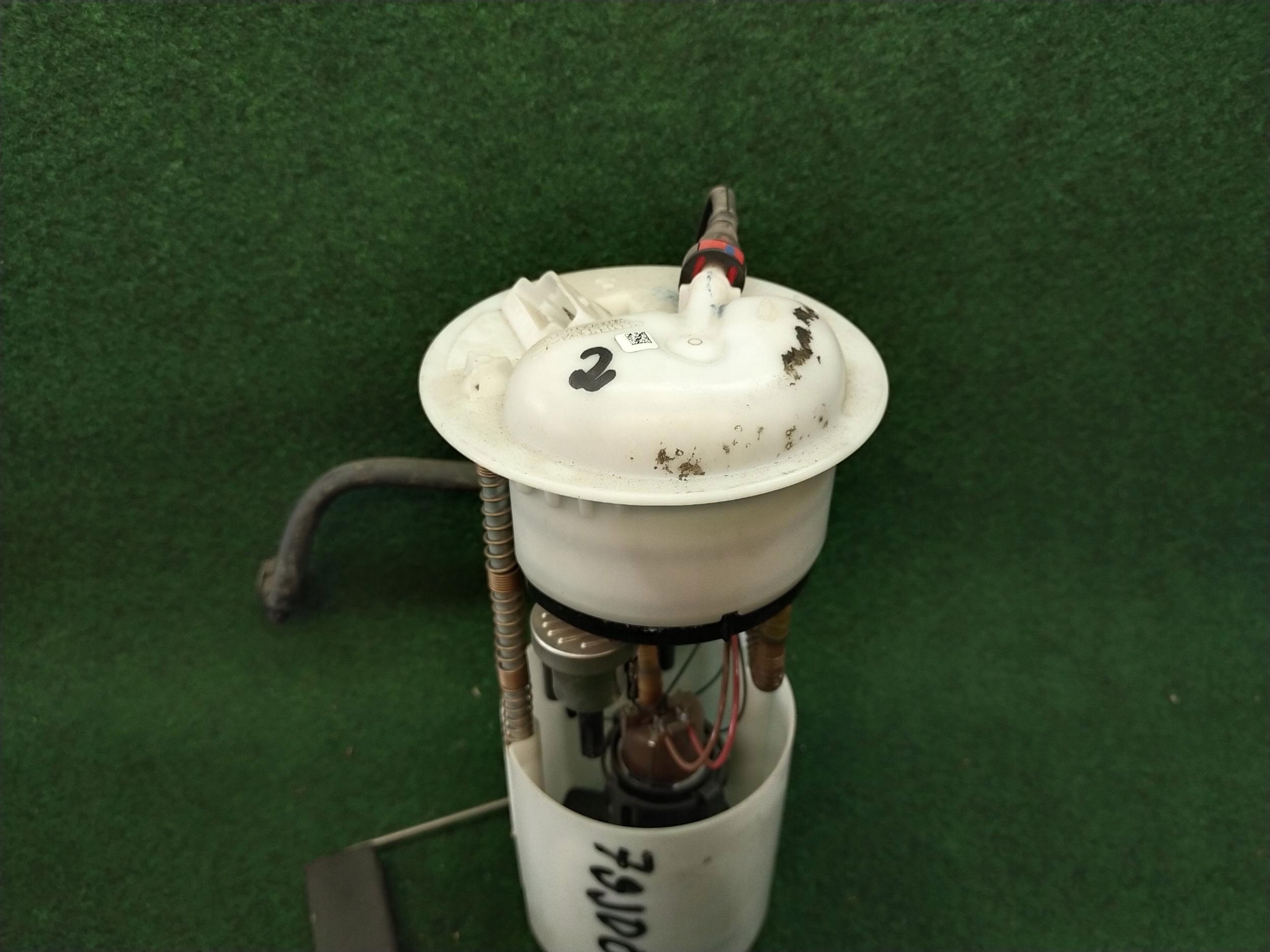 Polttoainepumppu 15100-79J00 Fiat Sedici Suzuki SX4