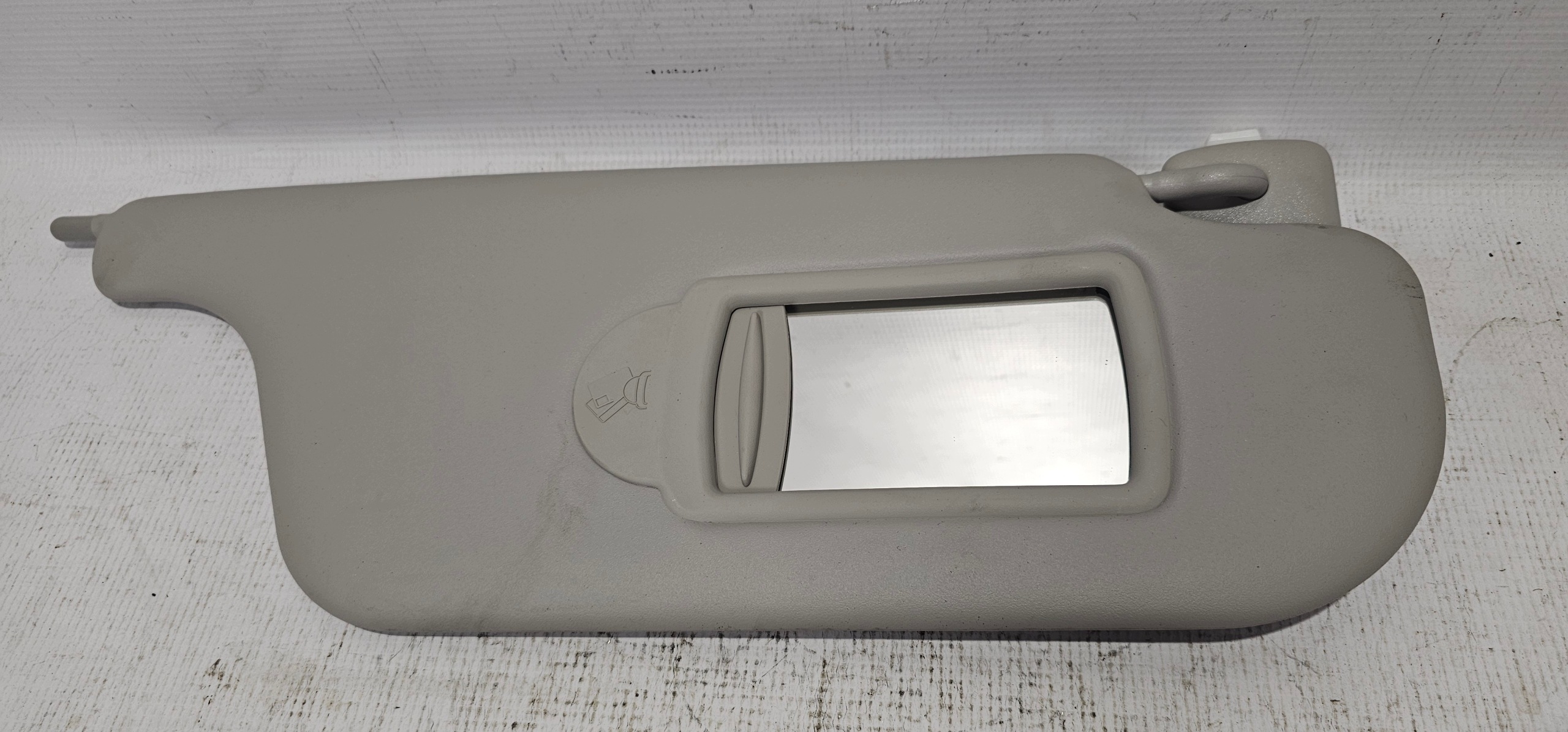 Solskydd höger Renault Clio III 8200294234 image 3