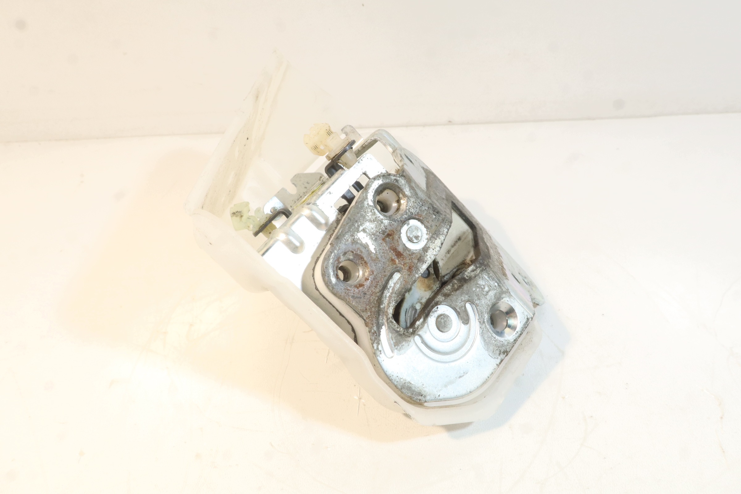 Serrure de hayon Mazda 5 II (Q12345) image 4
