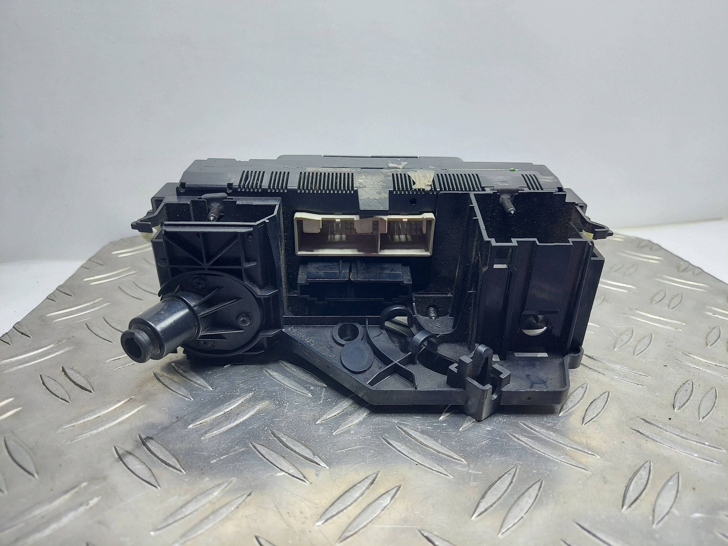 Ilmastointisuuttimen paneeli VW Golf V image 3