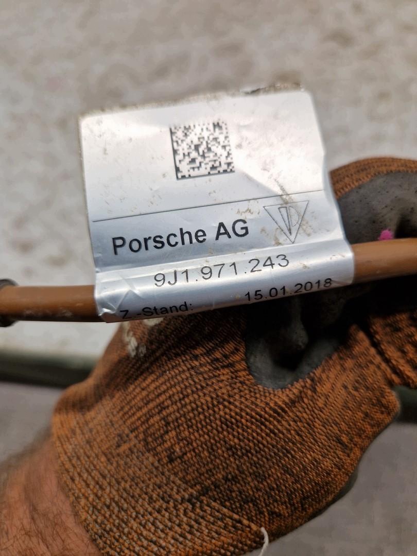 Porsche Taycan Câble Batterie Moins OE 9J1971243 image 3