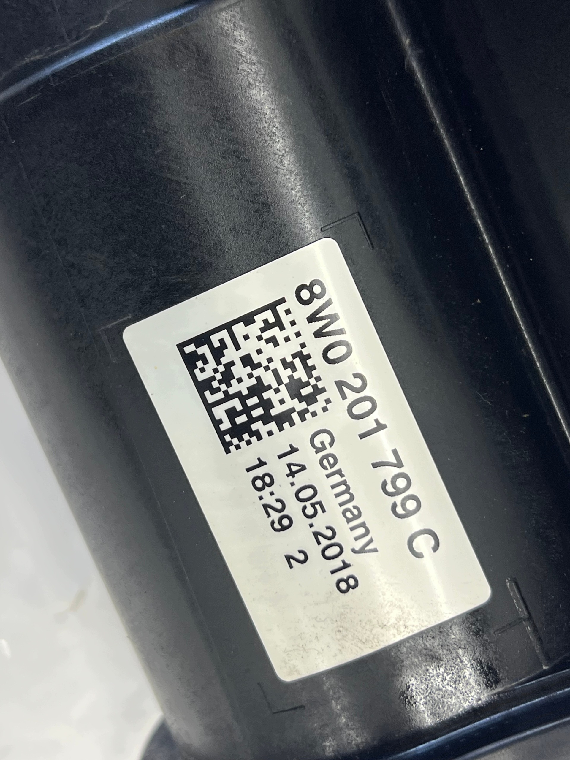 Audi A4 B9 A5 8W A8 Aktivkohlebehälter 8W0201799C