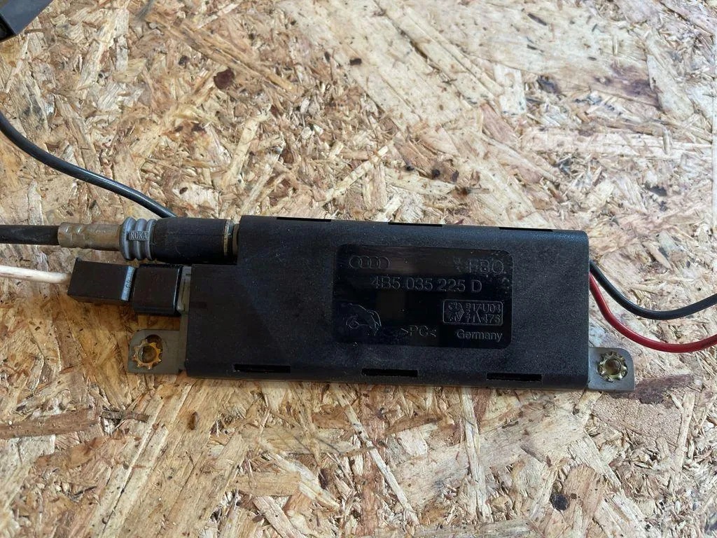 Audi Audio Amplifier 4B5035225D Used image 3