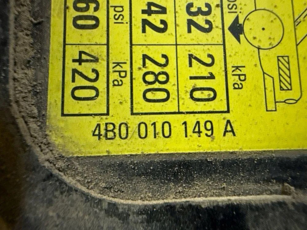 Trappe à carburant Audi A6 C5 4B0010149A image 10