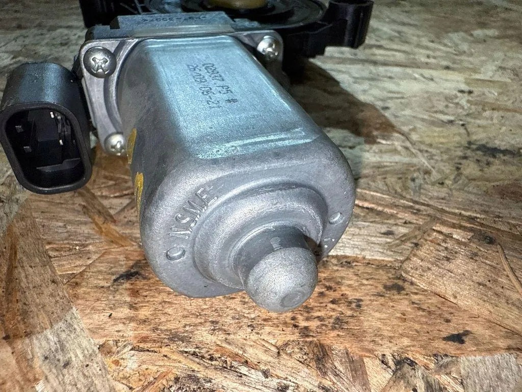 Alfa Romeo 159 2007 Regulator szyby przedni prawy image 7