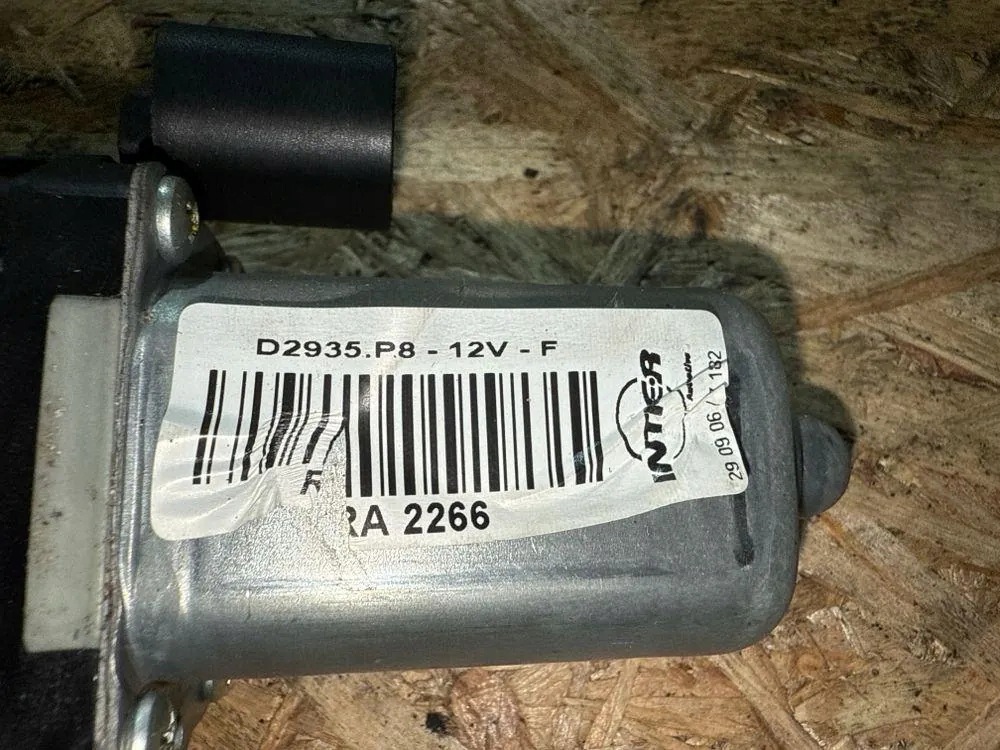 Alfa Romeo 159 2007 Regulator szyby przedni prawy image 8