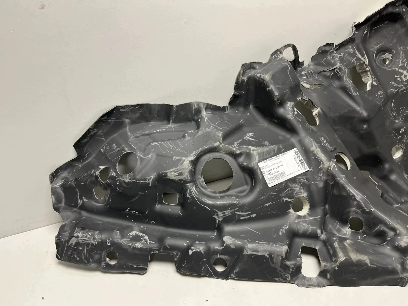 Äänieristys BMW 7487059 3.0L hybrid 210kW 2023