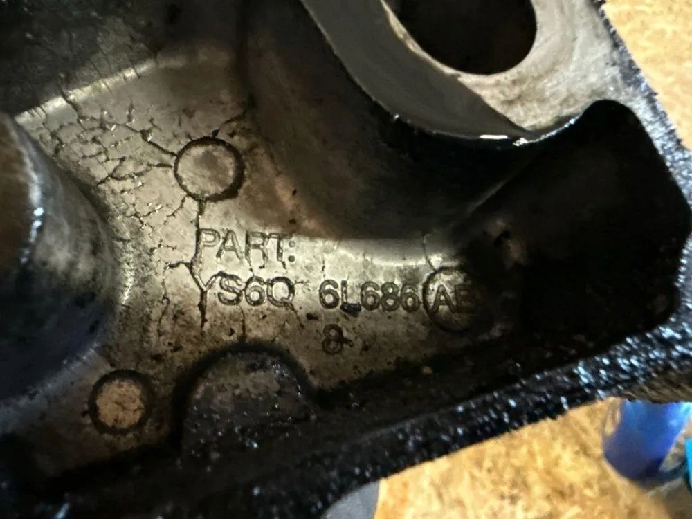 Ford OE YS6Q-6L686-AB oljefilterhus image 8