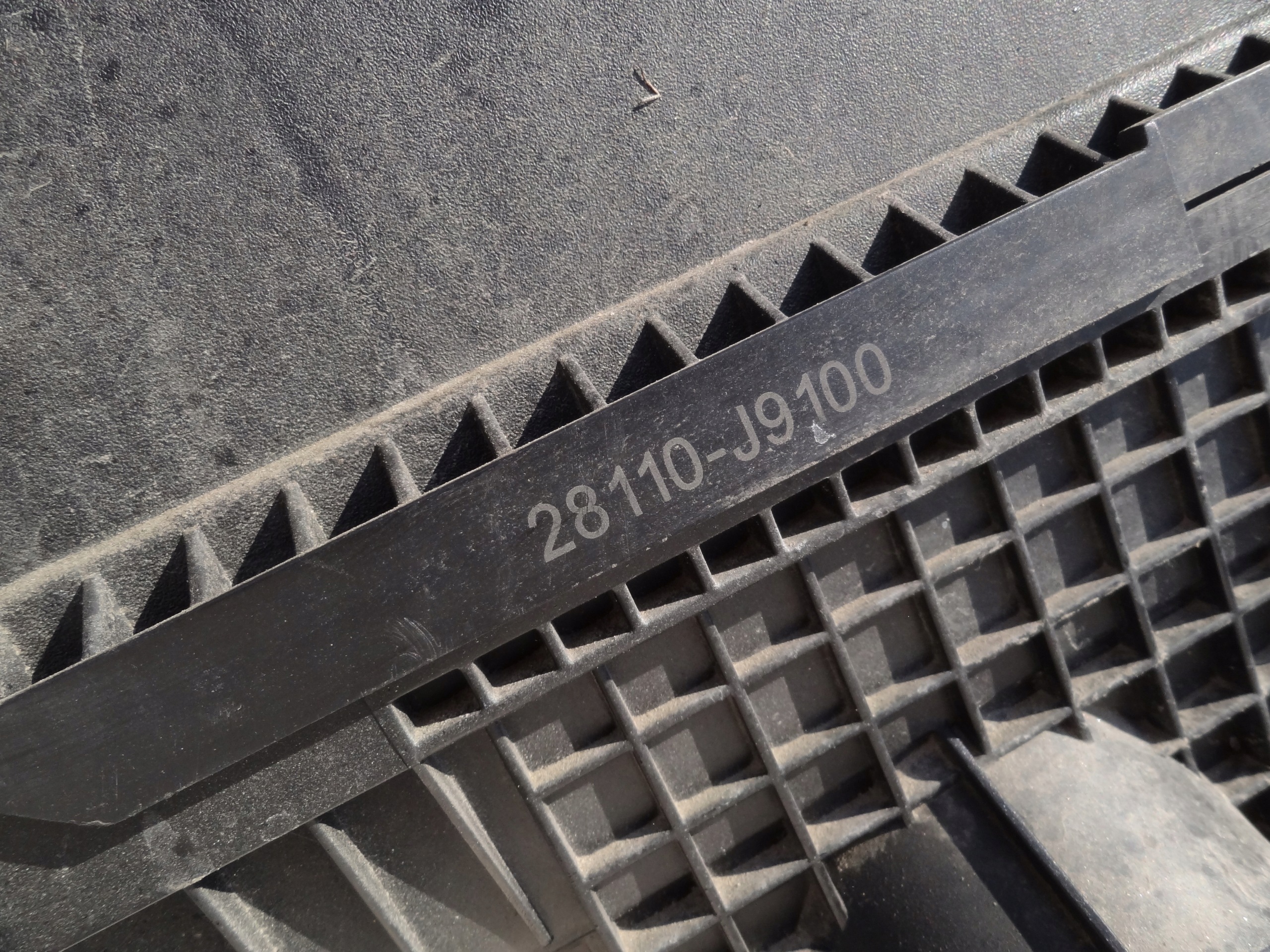 Hyundai OE 28110-J9100 Ilmansuodattimen kotelo