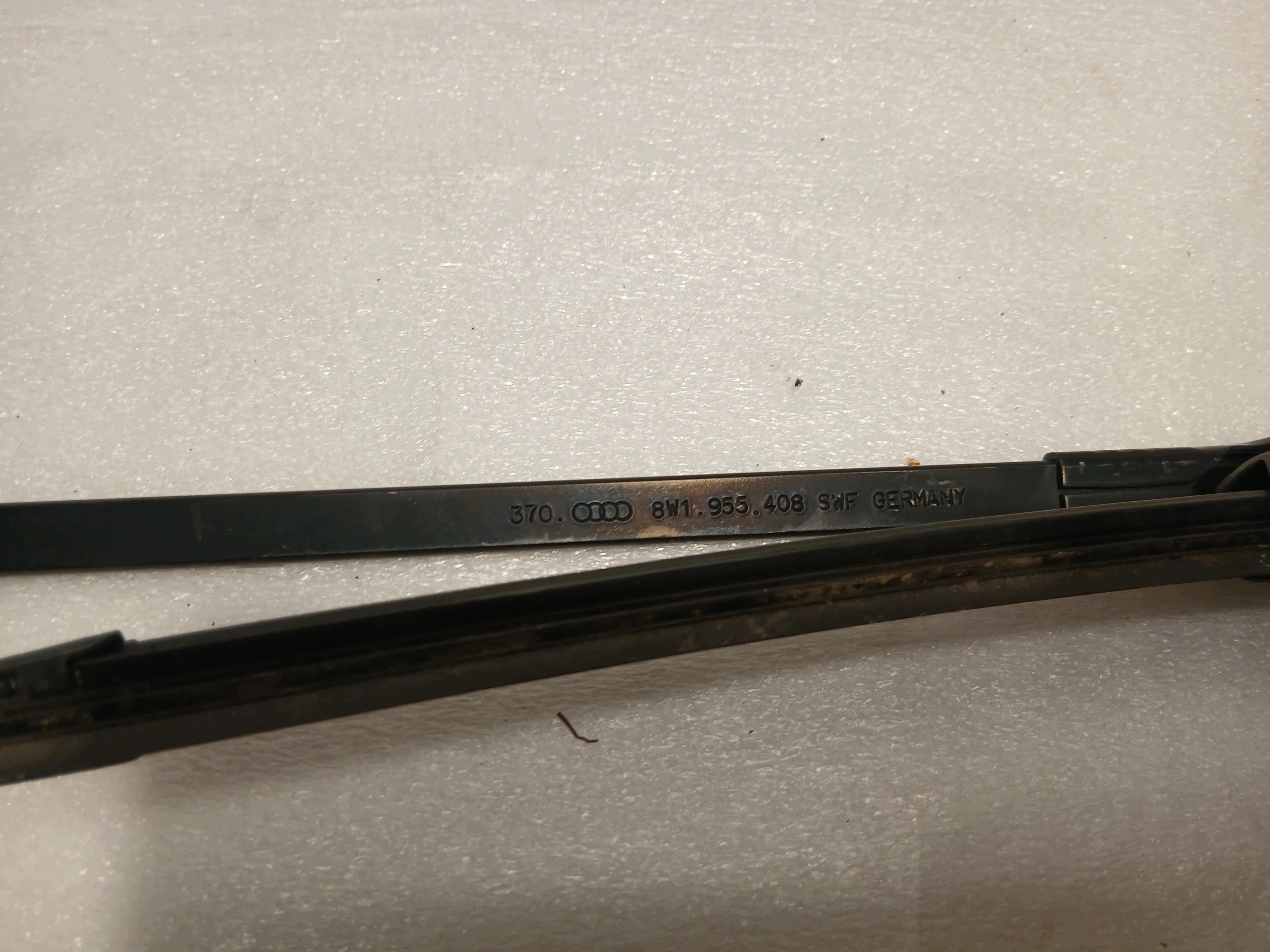 Scheibenwischerarme Audi A4 B9 LIFT Kpl. 8W1955408