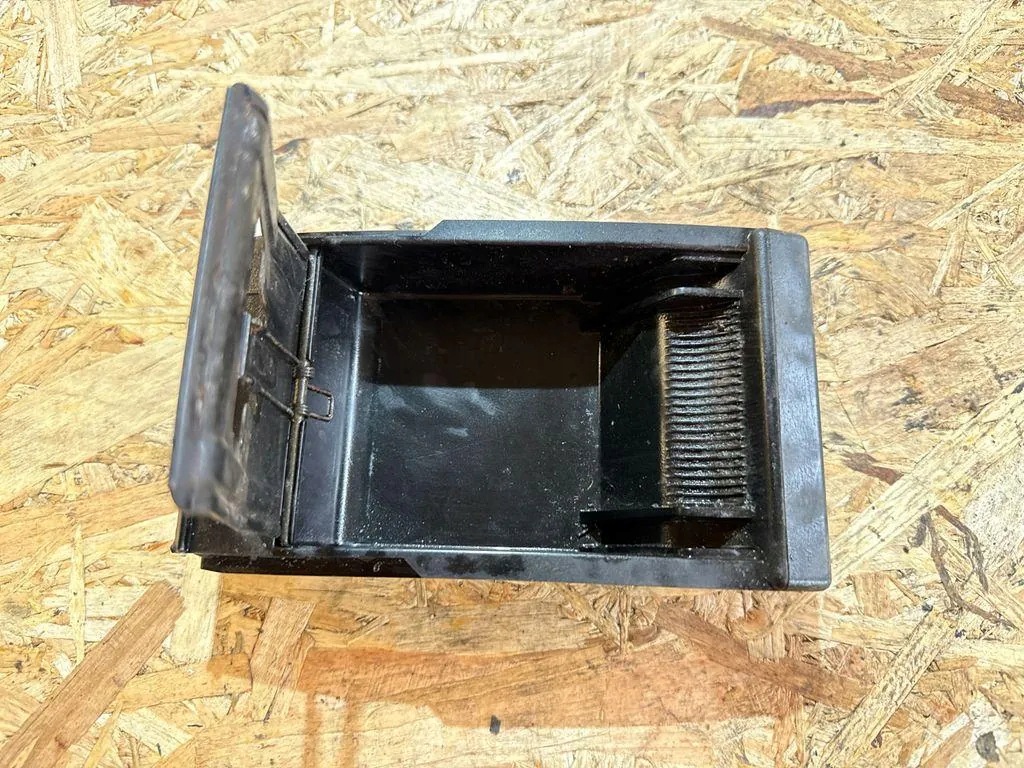 Tuhkakuppi Volkswagen OE 6K0857952A