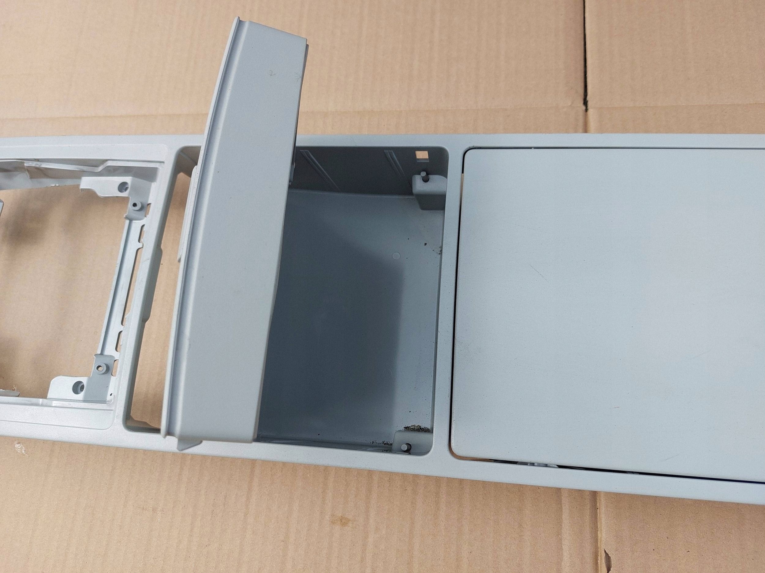 Cassetto VW Touran 1T3 1T0868403D usato