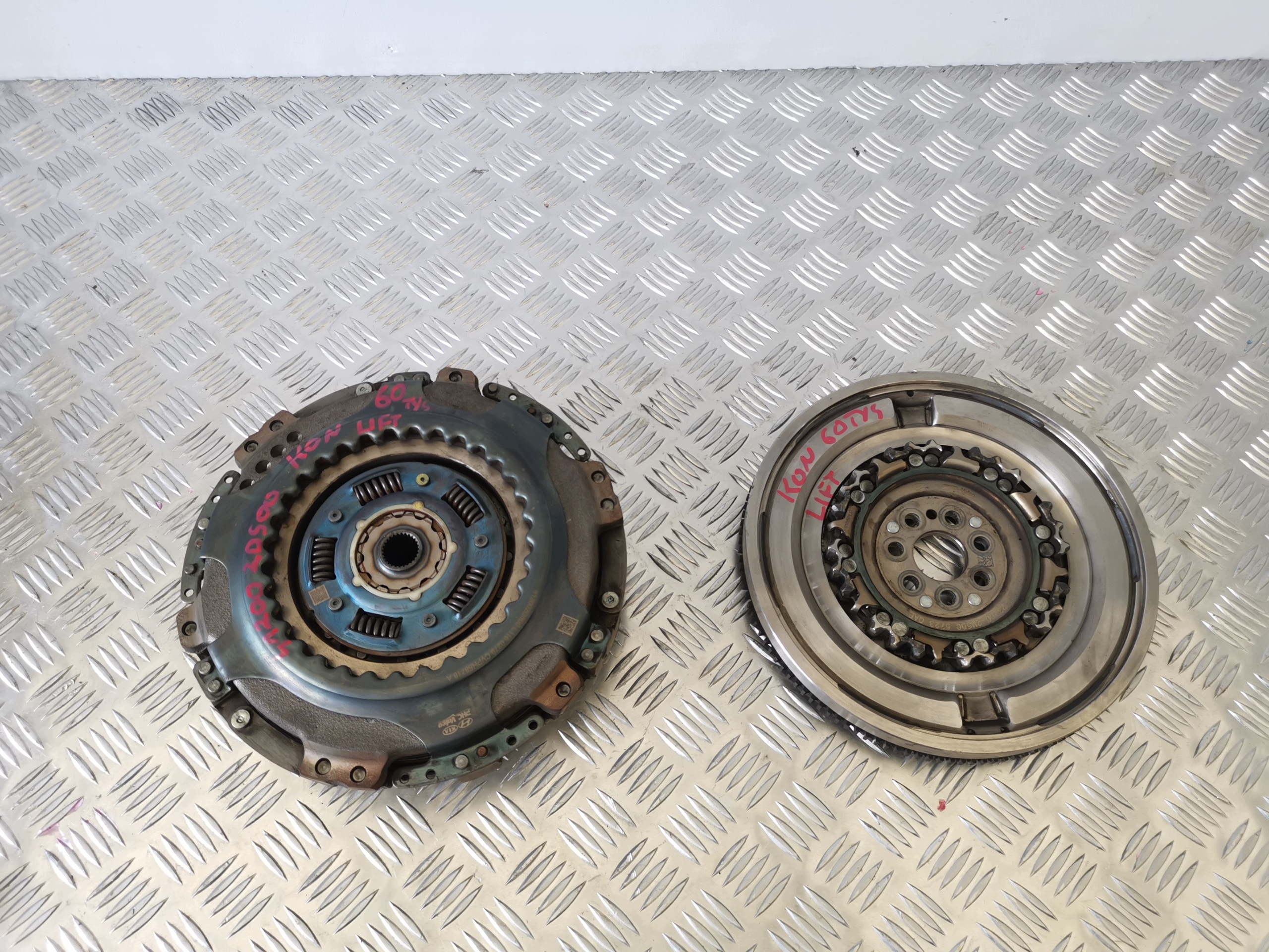 Hyundai Kona Lift 2021 Kupplung Schwungrad 60k km OEM 532566253656 image 2