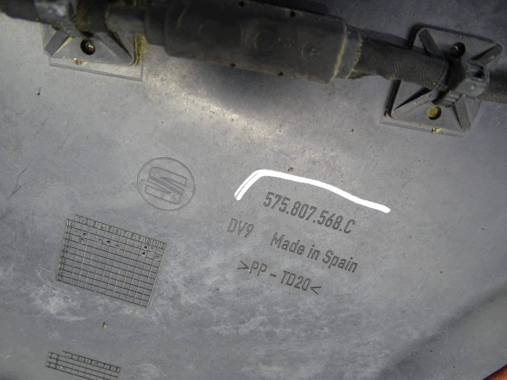 Diffuseur arrière SEAT ATECA 575807568C image 7