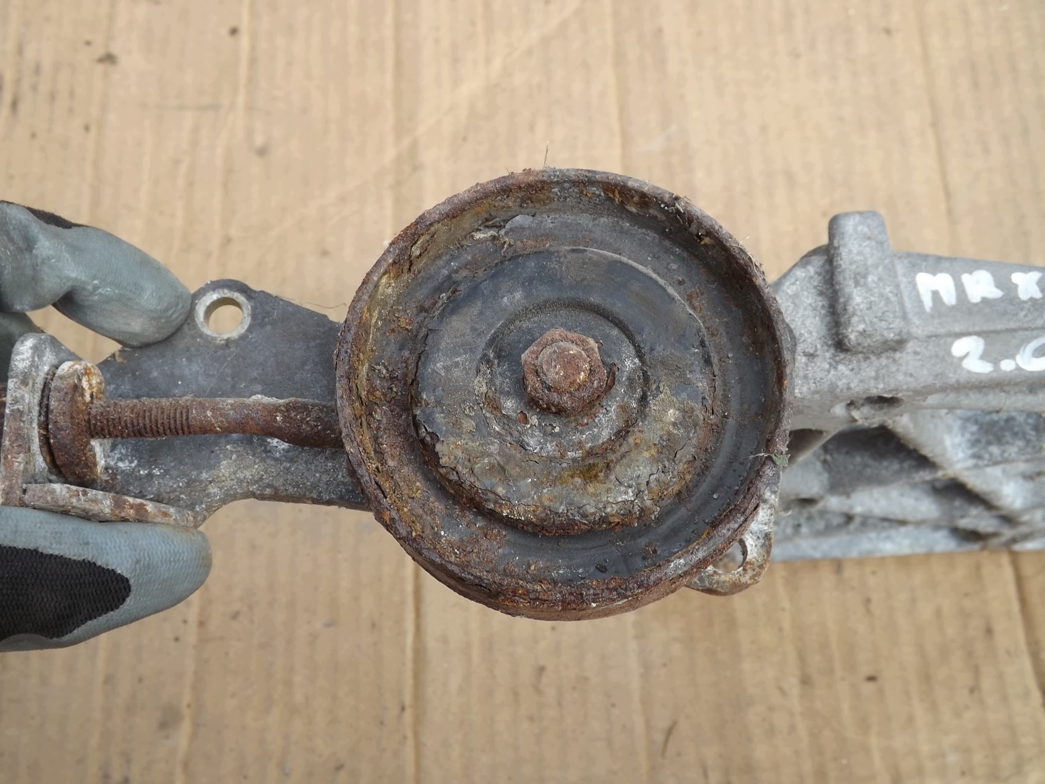 Nissan Maxima QX A32 2.0 V6 A/C Compressor Mount Bracket image 4