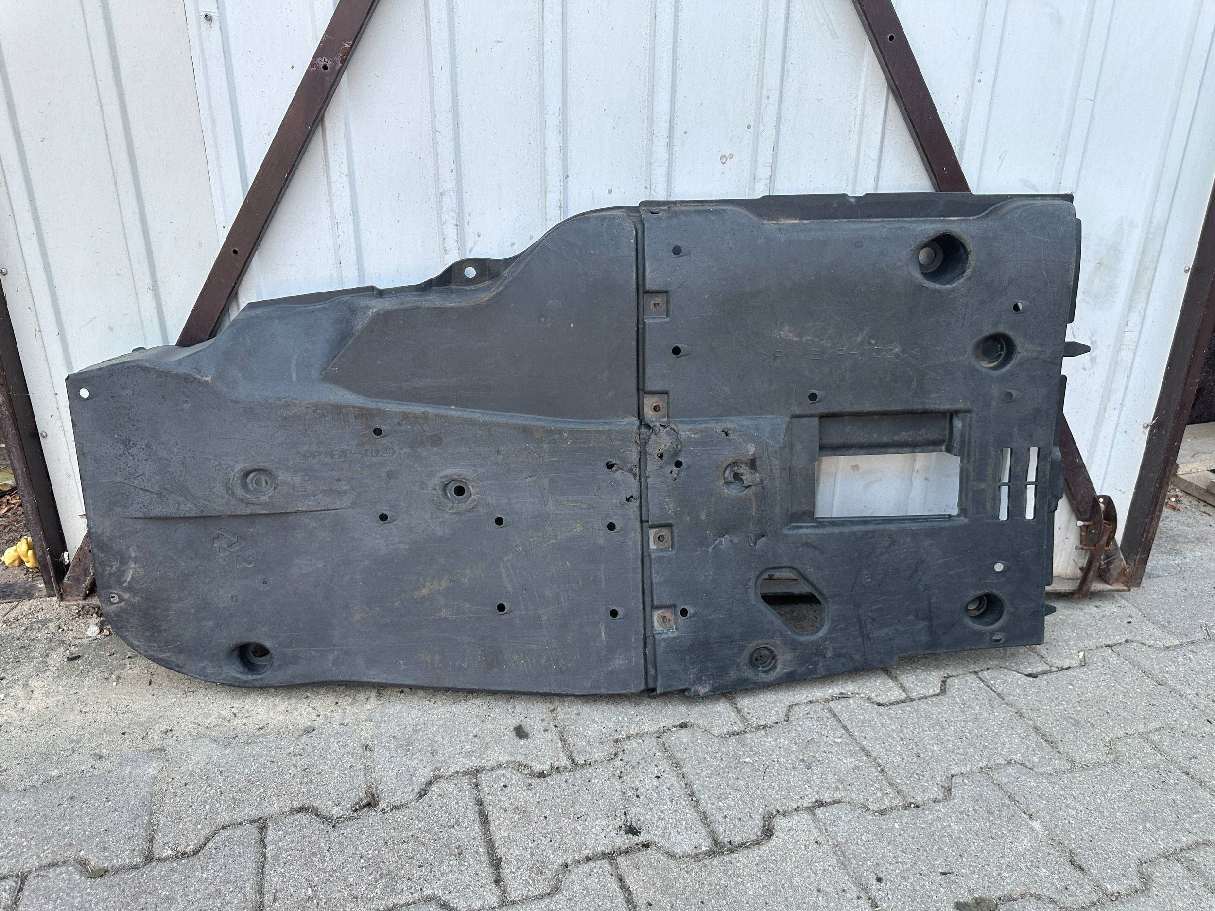 Lexus IS III achterste bodemplaat midden 5762730061 image 2