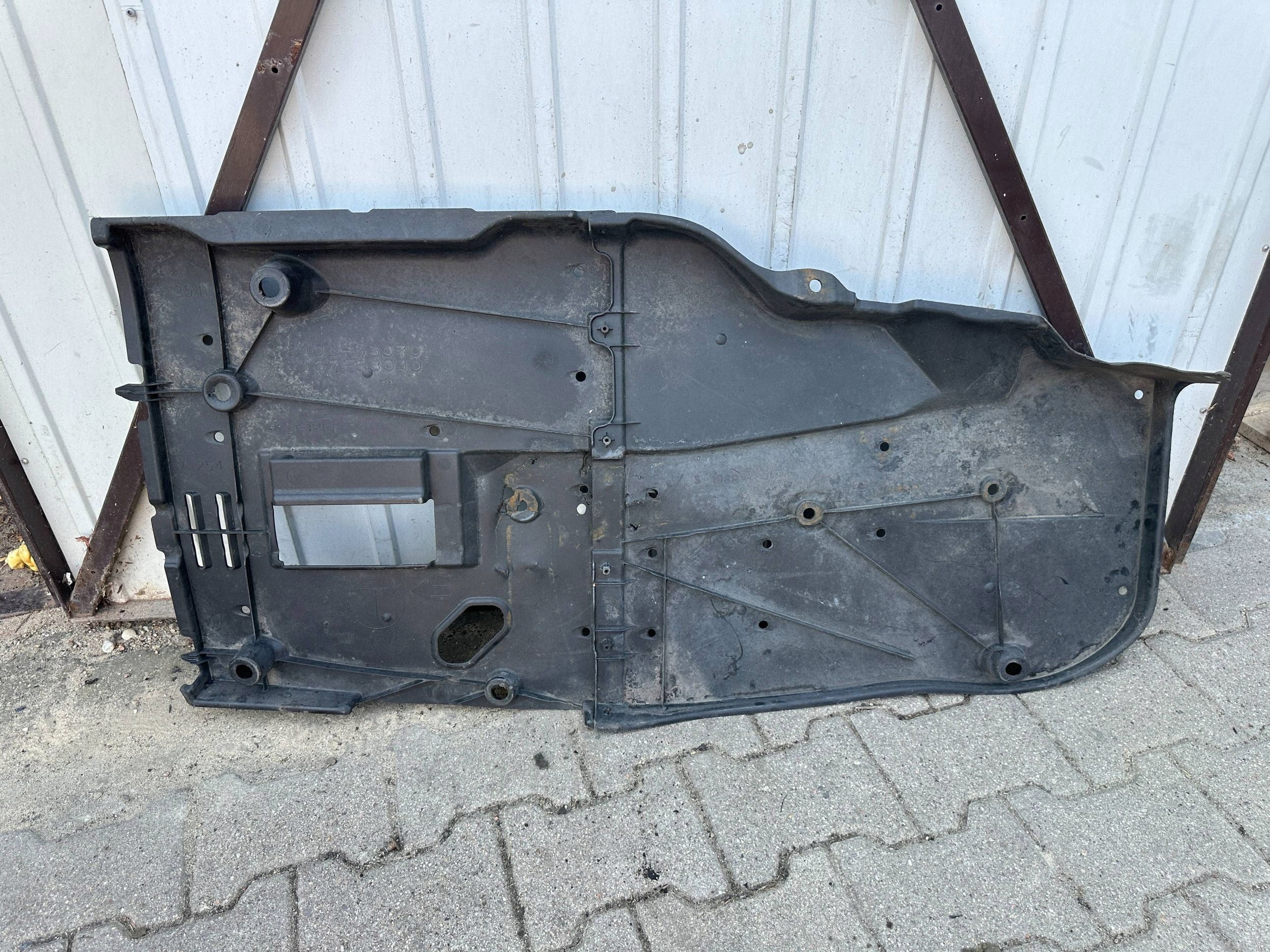Lexus IS III achterste bodemplaat midden 5762730061 image 8