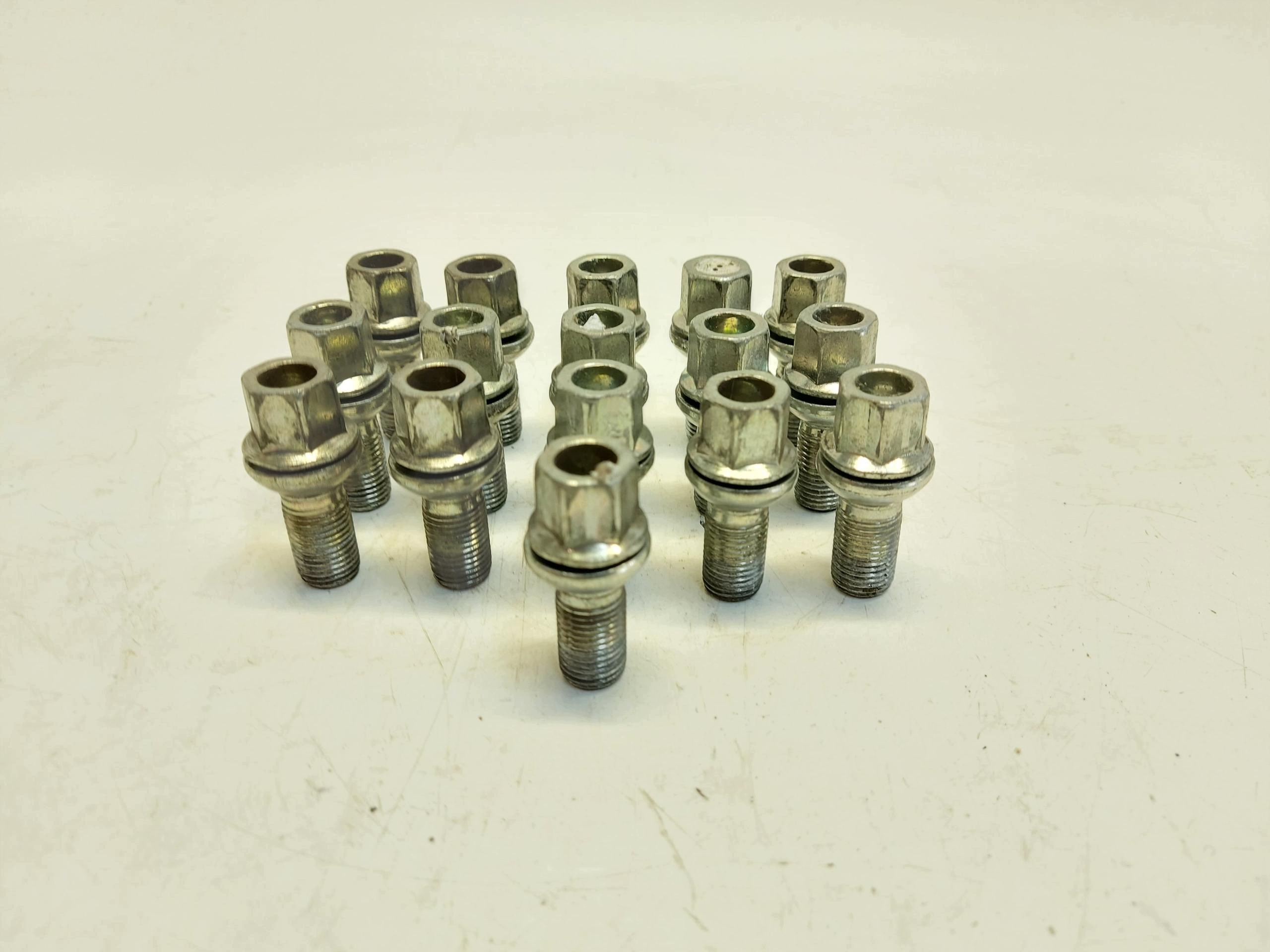 VW ID4 11A 2024 SUV 5D Bulloni Ruota Cerchi 16 Pezzi