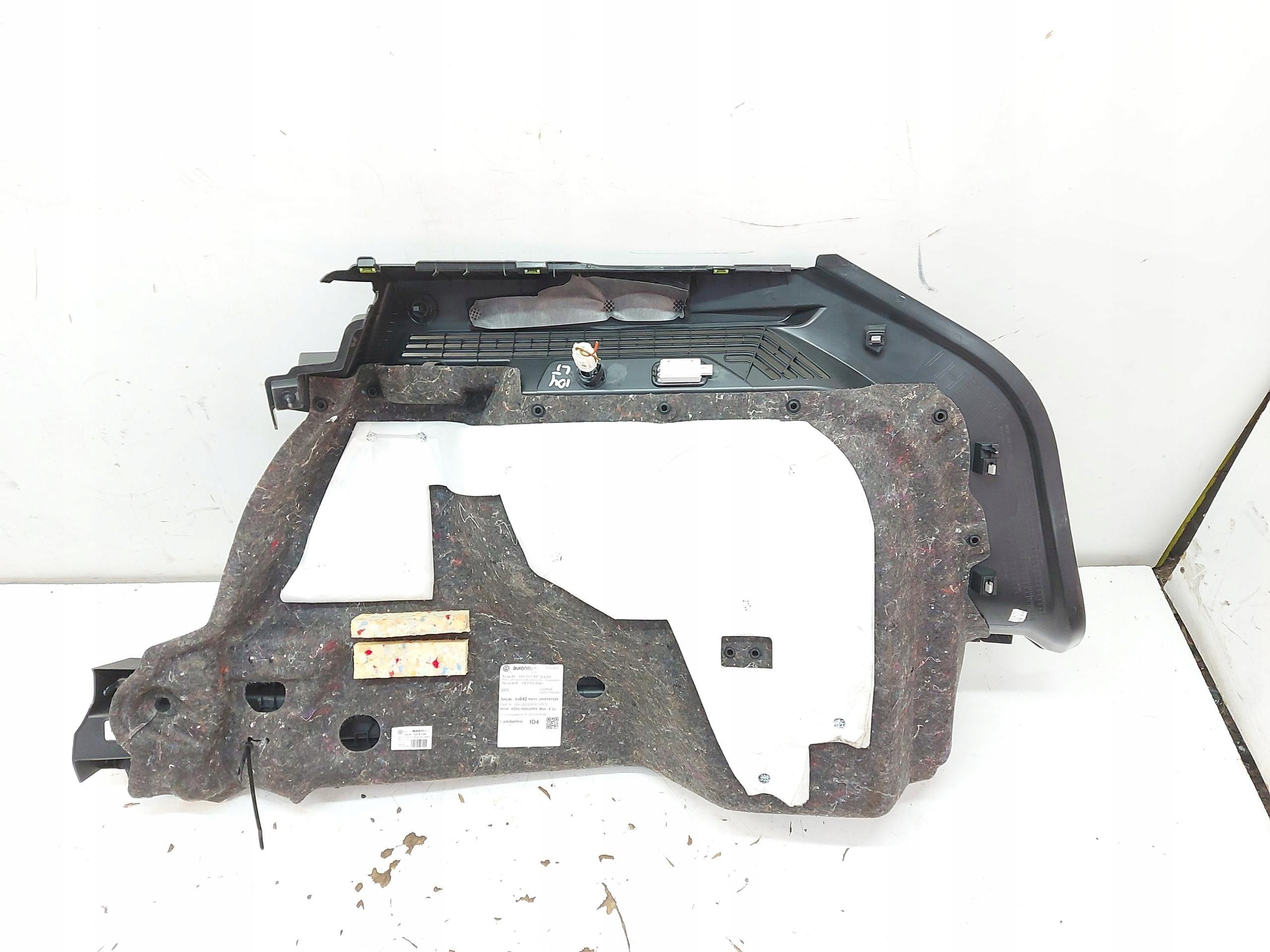 VW ID.4 Taka tavaratilan sivupaneeli vasen 11A867427R
