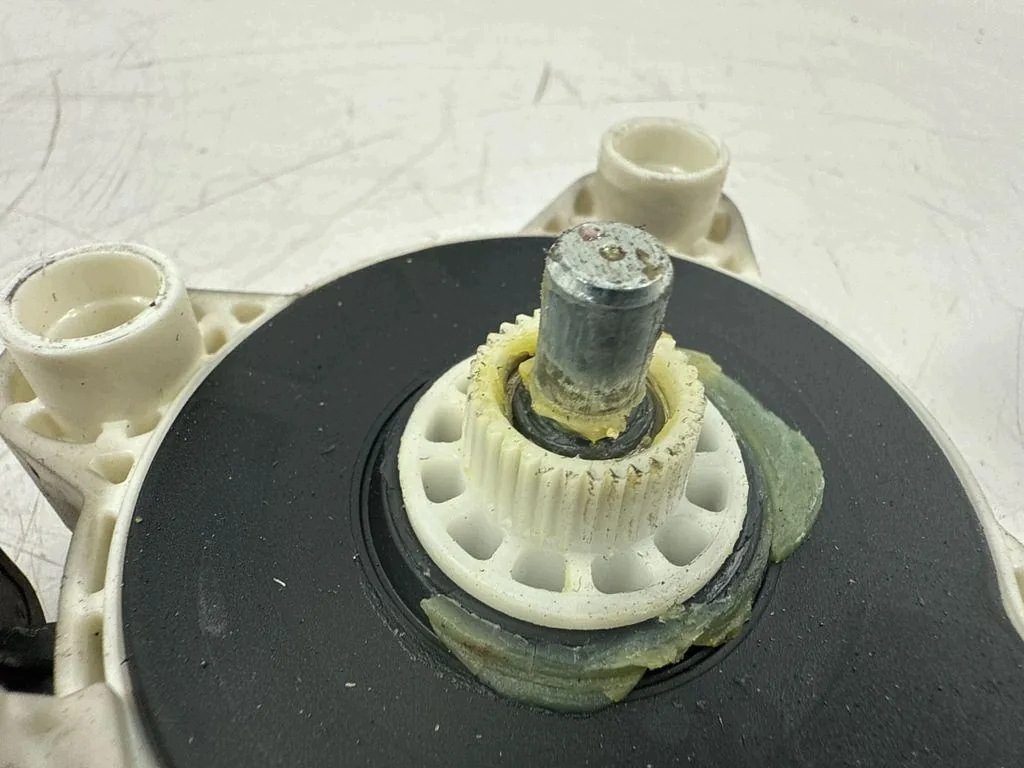 Fensterheber-Motor vorne links Mercedes C (W203) 2.2L image 3