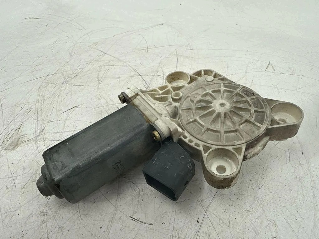 Fensterheber-Motor vorne links Mercedes C (W203) 2.2L image 4