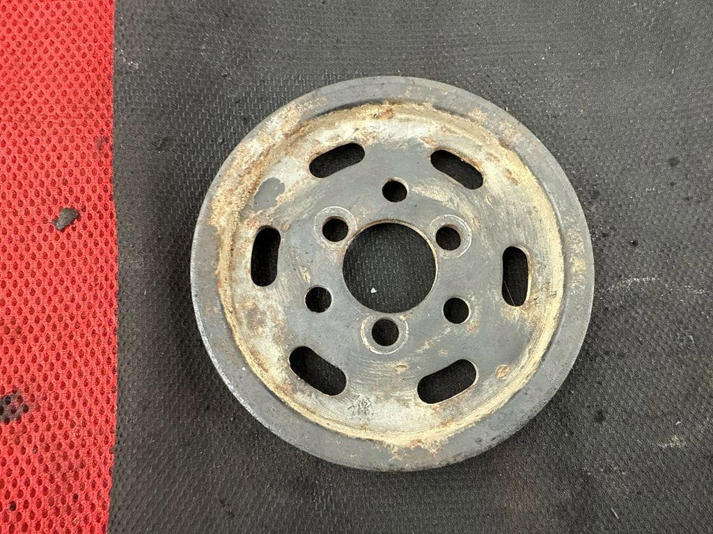 Ohjaustehostimen pumpun hihnapyörä VW Passat B5