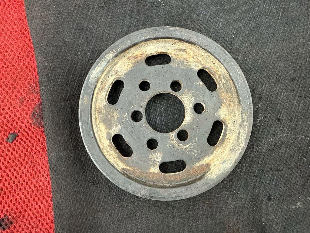 Ohjaustehostimen pumpun hihnapyörä VW Passat B5 image 3