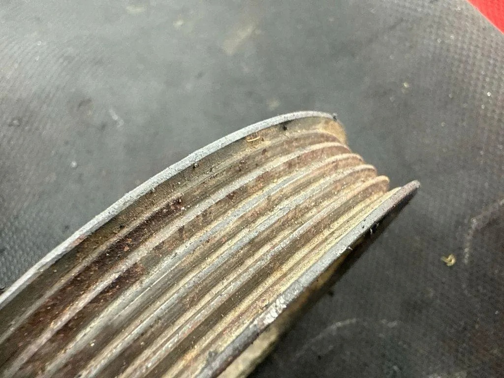 Ohjaustehostimen pumpun hihnapyörä VW Passat B5 image 4