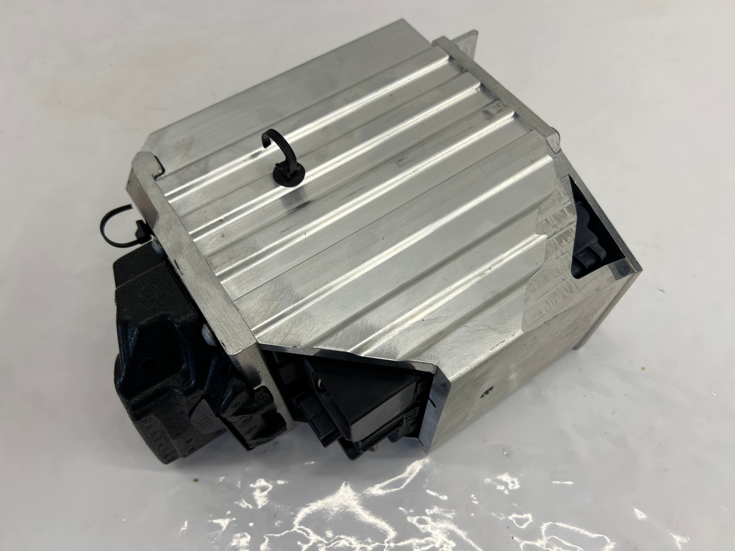 Zusatzbatterie Audi A4 B9 A5 F5 8W 2.0 TDI TFSI 8W0915172B image 2
