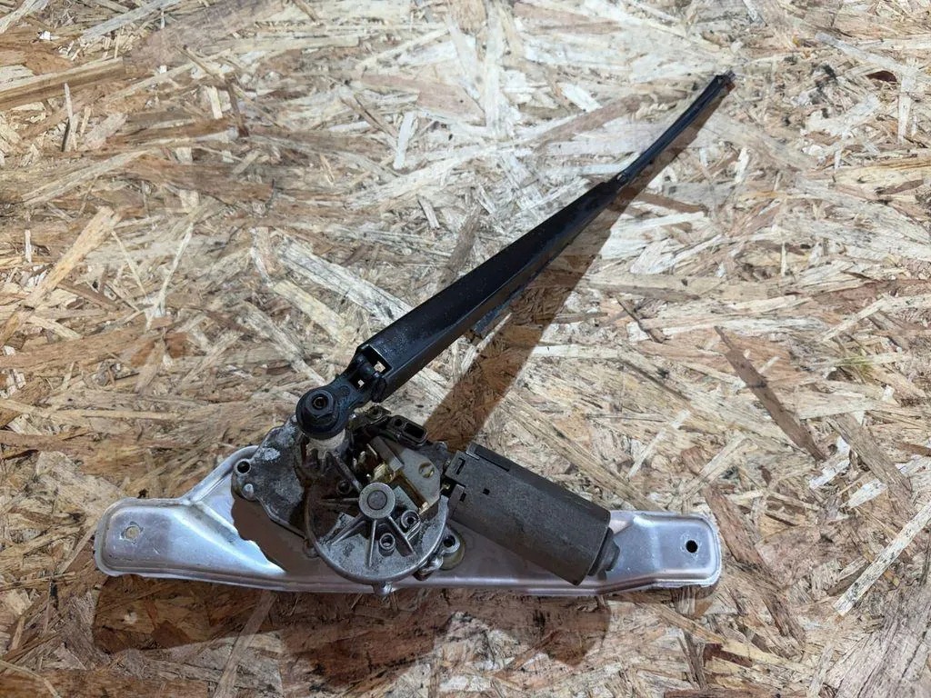 Takalasinpyyhkimen moottori VW Polo 6N0955717A