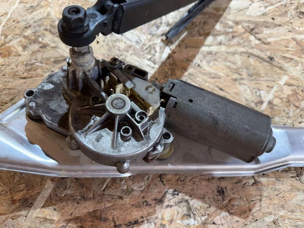 Achterruitwissermotor VW Polo 6N0955717A image 7