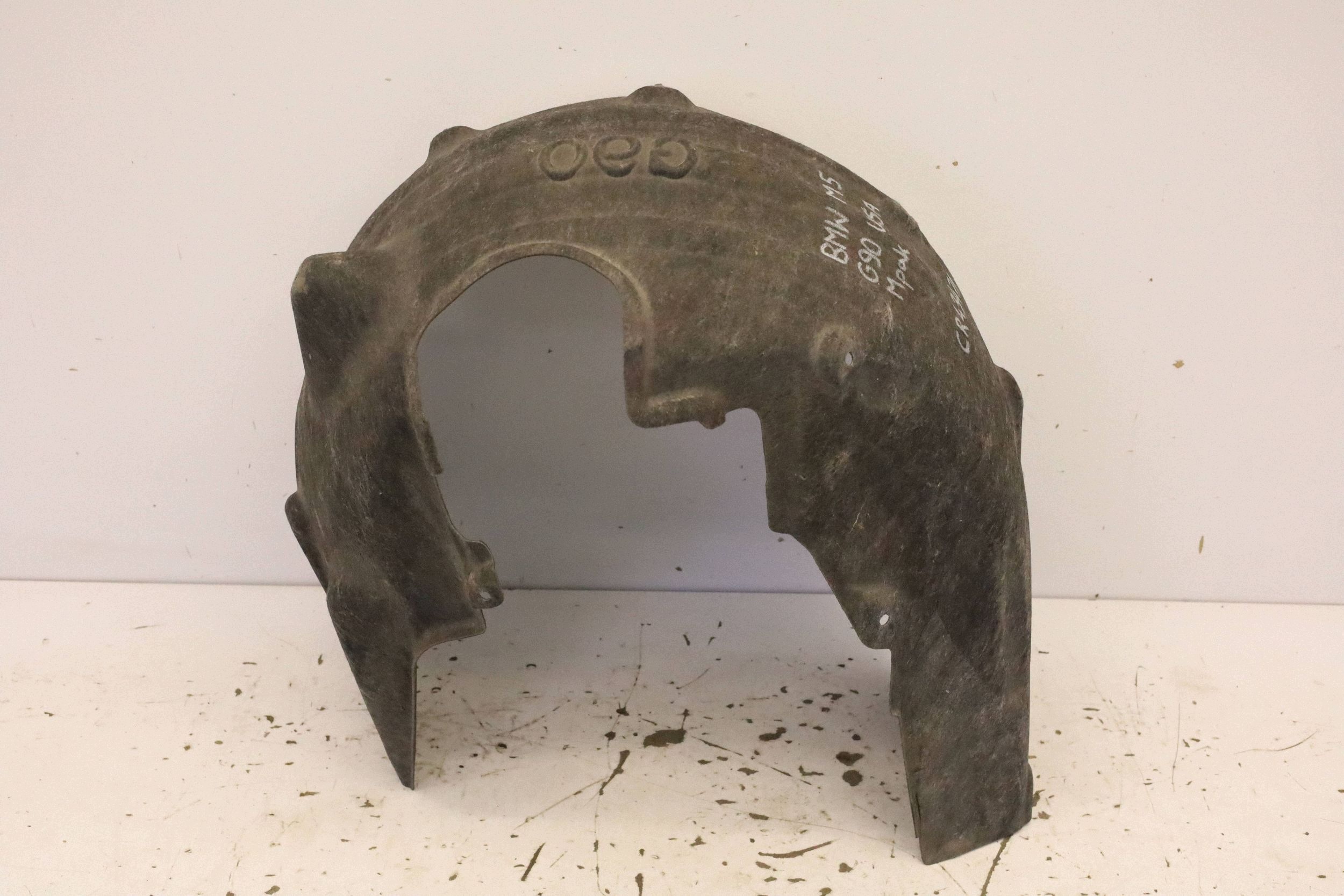 Tapa de paso de rueda trasera izquierda BMW M5 G90