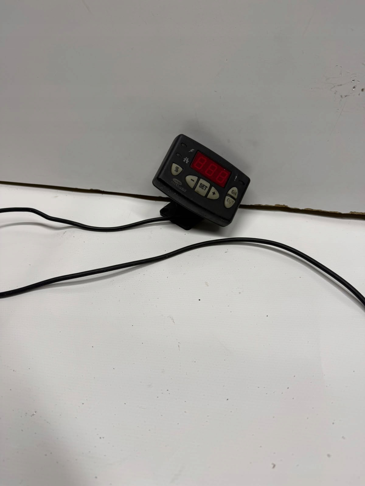 Carrier Xarios Cabin Controller 79-60428-01 Used image 2