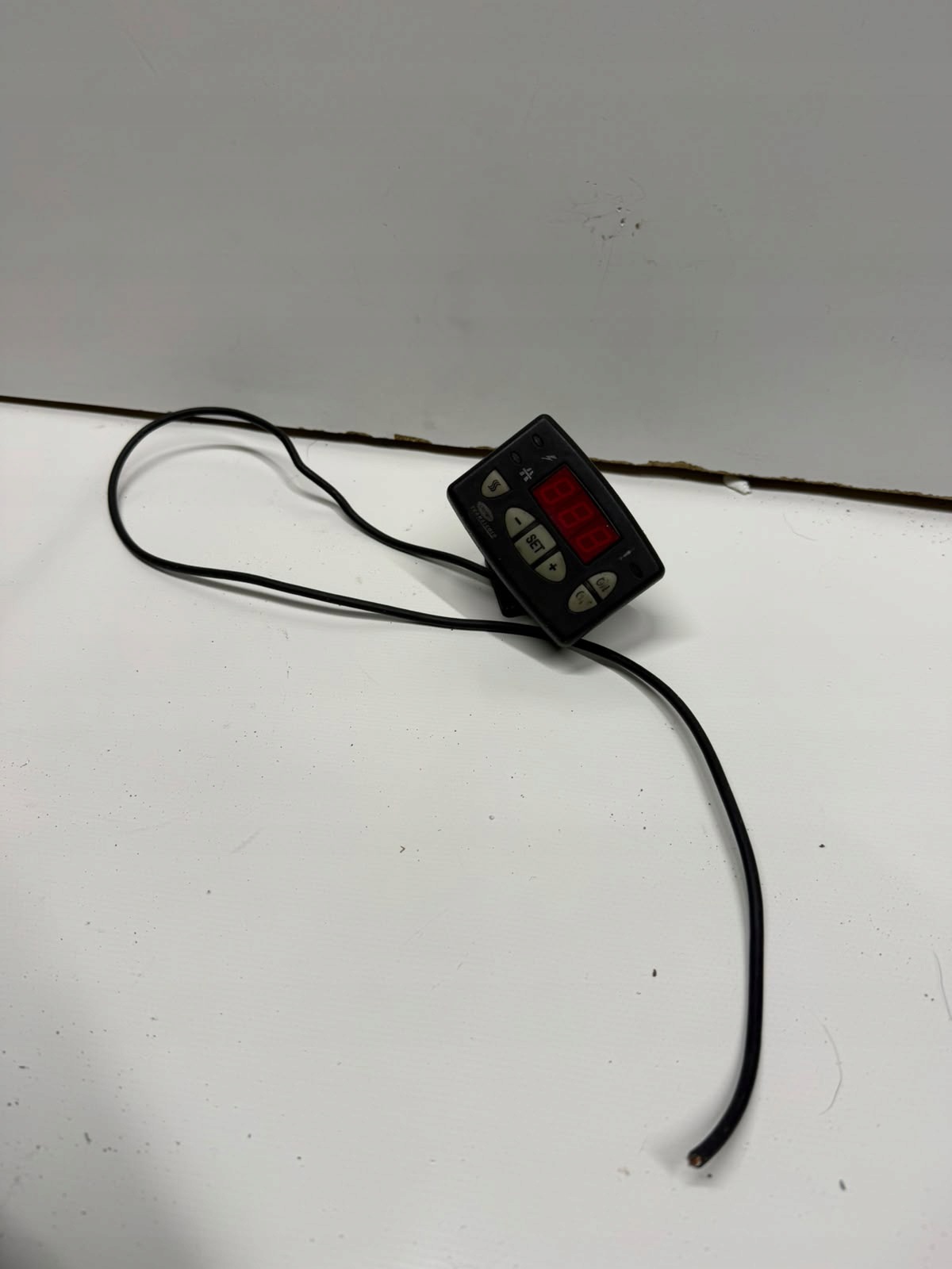 Carrier Xarios Cabin Controller 79-60428-01 Used