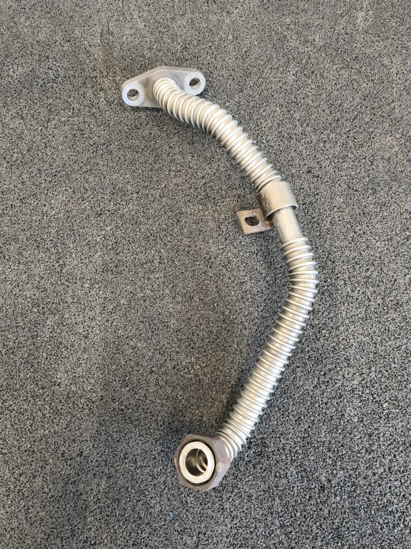 Vasen öljynpaluuputki turbo MAN TGX 680 V8 D2868