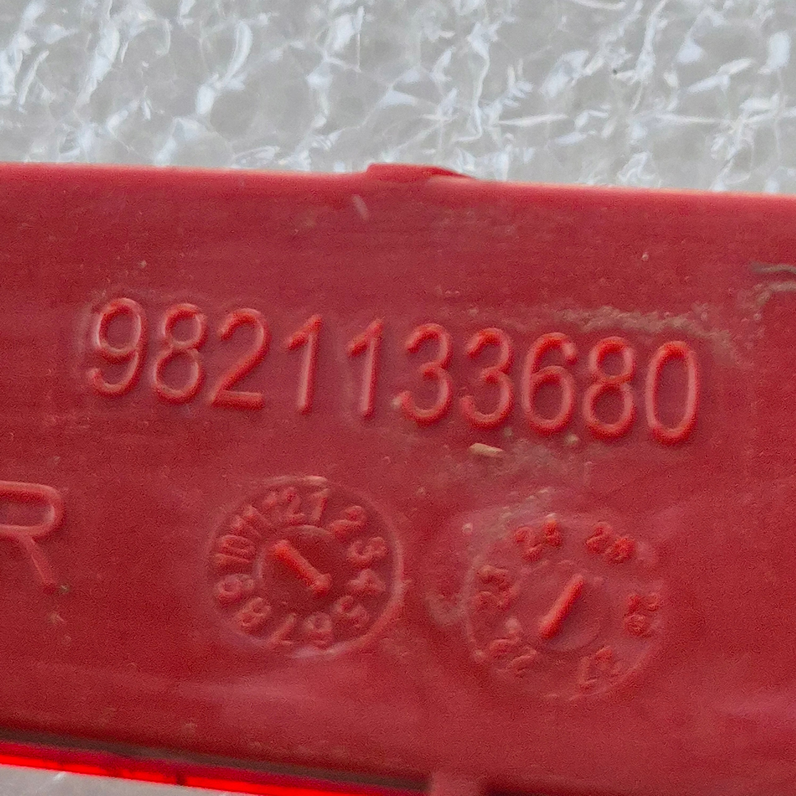 Réflecteur arrière droit DS3 CROSSBACK 9821133680 image 4
