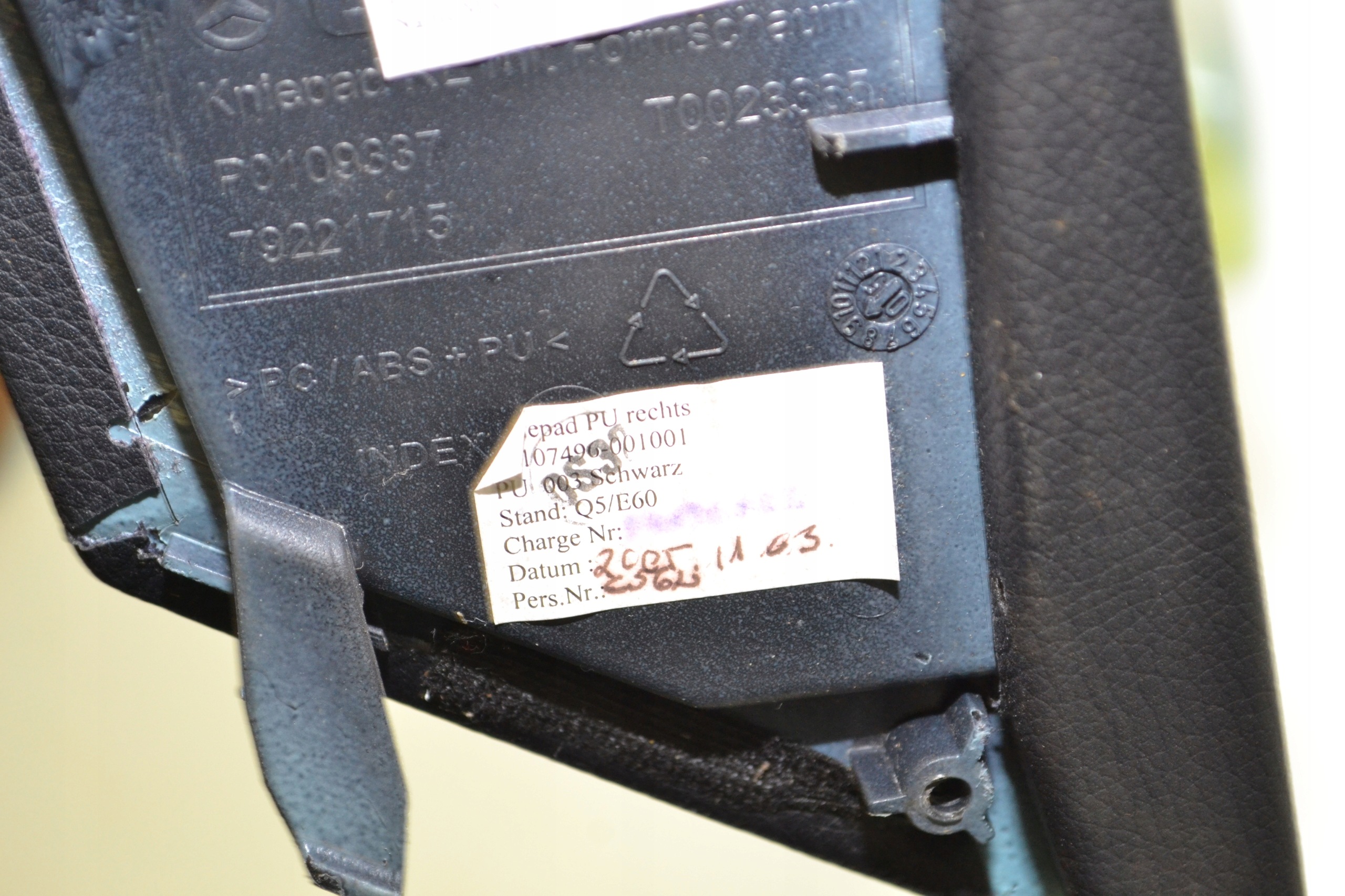 Mercedes S-Klasse W221 Console Cover Right image 5