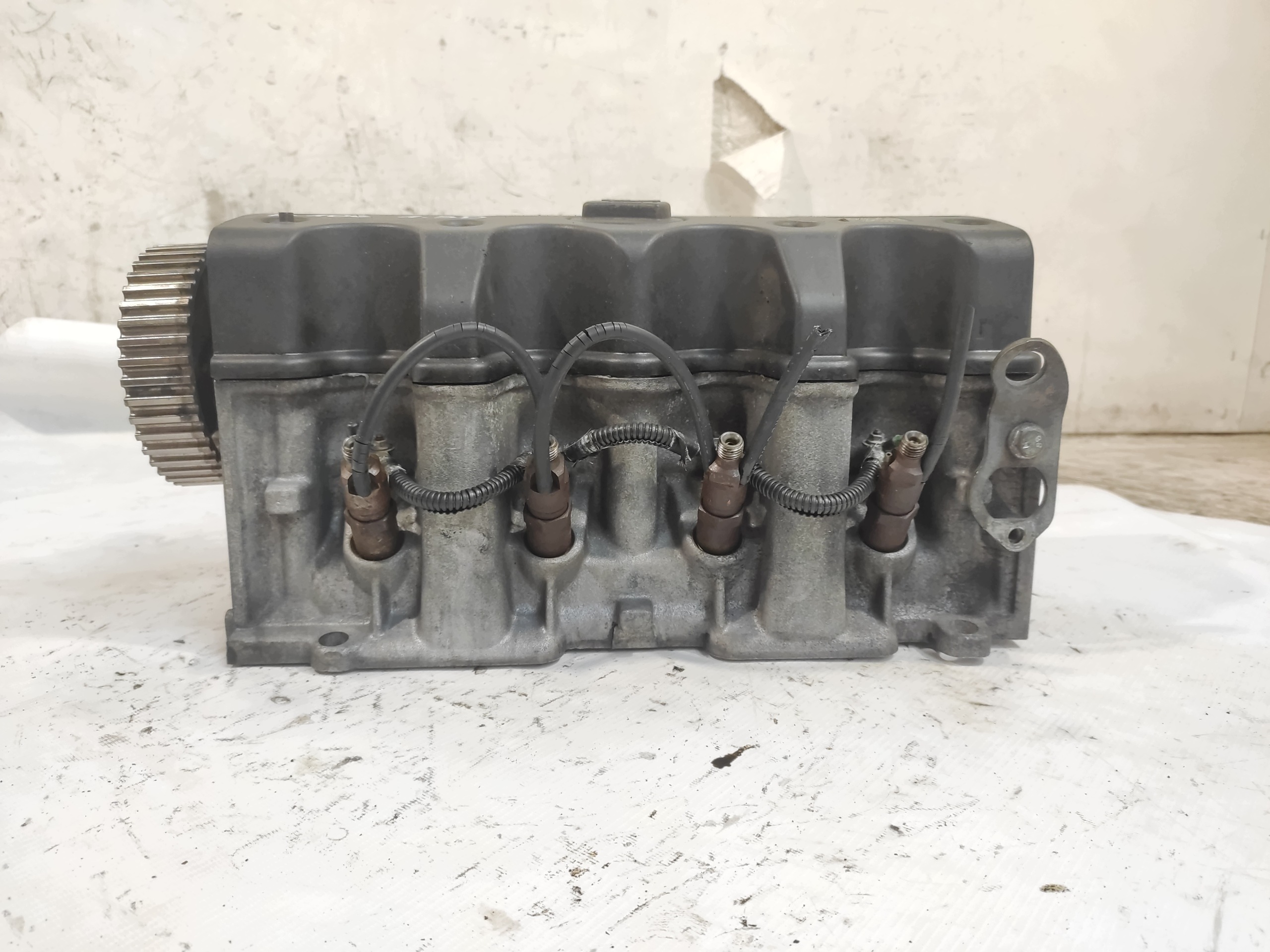 Sylinterikansi Peugeot Citroen Nissan Rover 1.5 D