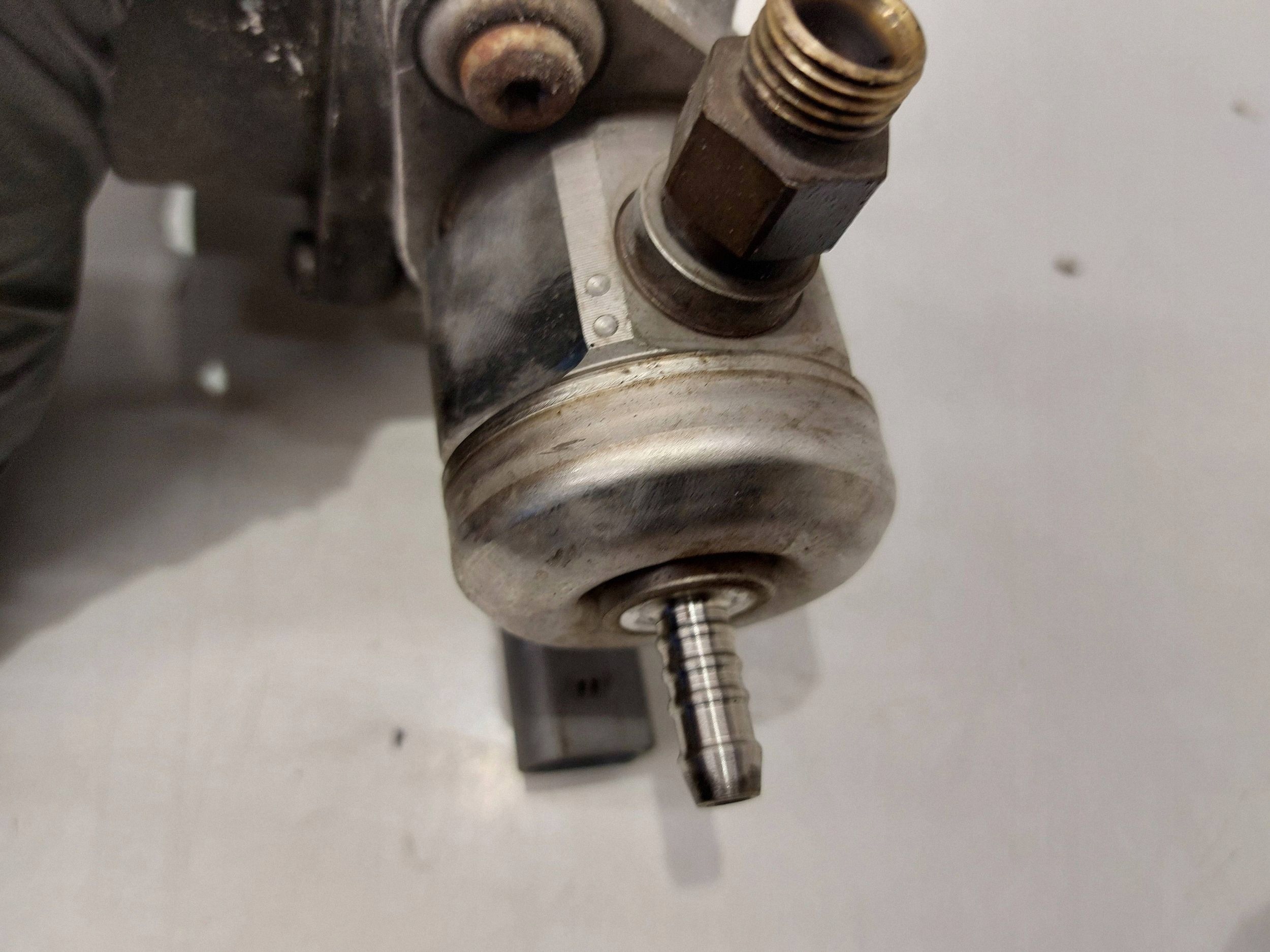AUDI VW SKODA 1.8 TFSI Kraftstoffpumpe 06H127025E image 3