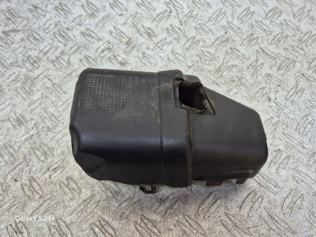 2008 VW Golf V Engine Bay Part 03C145851E Used image 2